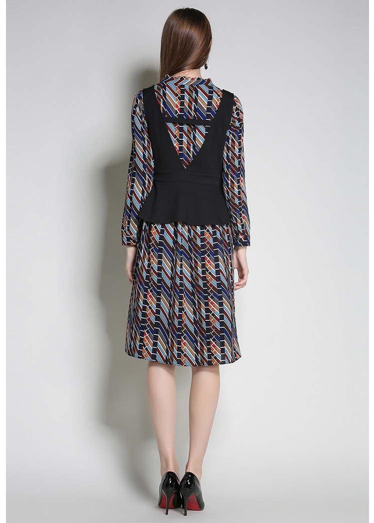 风韵天姿 大码两件套装 黑色马甲 斜条纹连衣裙